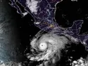 Huracán Vance sube a categoría 2 frente a Guerrero y amenaza con lluvias a Michoacán, Guerrero y Oaxaca
