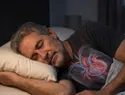 La postura al dormir aumentaría riesgo de sufrir un derrame cerebral