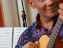 Guitarrista Mártires de León afirma que los bachateros aprendieron de oído, sin leer partituras