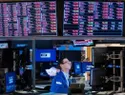 Wall Street cierra semana con pérdidas por presión de la deuda y el petróleo