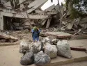 Voluntarios de toda Venezuela limpian La Guaira tras los terremotos de junio