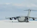 Vuelo militar de EE.UU. con rumbo a la Antártida retorna a Nueva Zelanda tras alerta de actividad espacial