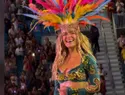 PETA Latino cuestiona a Karol G por lucir plumas en un vestuario de su gira Tropitour