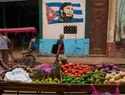 Trump extiende por un año el embargo comercial de Estados Unidos contra Cuba