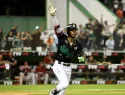 Estrellas golean 12-6 a los Gigantes y empatan la cima con el Licey