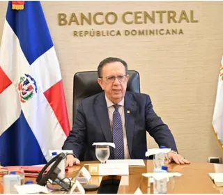 Valdez Albizu llama sector financiero a reforzar la ciberseguridad y acelerar la inclusión financiera.