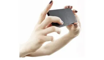 Tomarte muchas selfies podría afectar tu relación de pareja