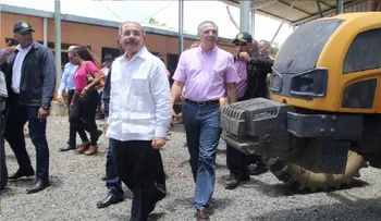 Danilo Medina apoya a pescadores Sabana de la Mar y da seguimiento a logros arroceros de Miches