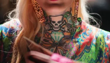 ¡Mucho cuidado! Este color de tatuajes puede causar cáncer