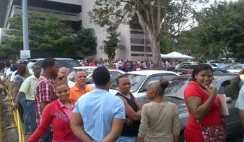 Largas filas para cambiar cédulas en JCE de Santiago