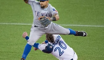 Texas toma la delantera en su serie con Toronto