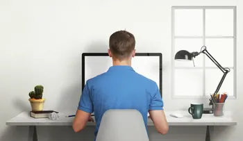 Si dura mucho tiempo frente a la TV o tu PC, cierra tus ojos y aguanta la respiración. Santo remedio