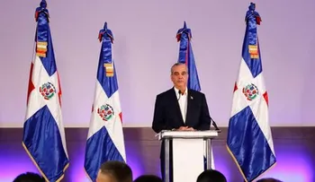 Abinader exige que empresas cumplan las leyes dominicanas sin importar su origen