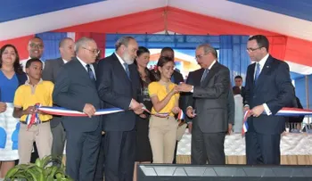  Presidente Danilo Medina junto al Ministro Andrés Navarro entrega politécnico en municipio Esperanza 
