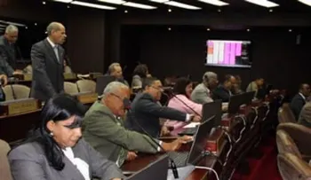 Diputados se declaran en sesión permanente para detener alzas en precios libros de textos