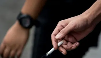 Fumadores menores de 50 años tienen riesgo mayor de ataque cardíaco