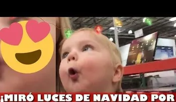 El bebe y su encantadora reacción al ver las luces de navidad por primera vez