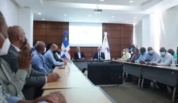 En un hecho sin precedentes, Gobierno aumenta más del doble el salario a trabajadores del sector azucarero