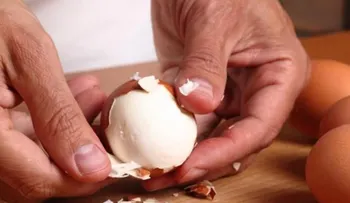 El huevo cocido que no se pela: el truco mágico que sorprende a todos