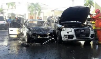 Se incendian dos vehículos tras choque