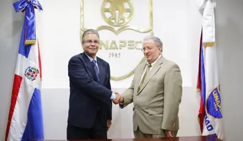 ADOMPRETUR y UNAPEC suscriben acuerdo para apoyar capacitación en turismo y comunicación