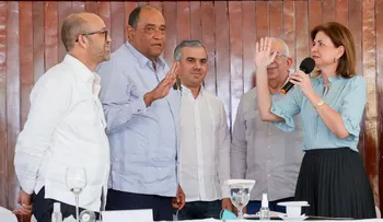 Raquel Peña juramenta a Luis Bonilla como presidente del Plan de Desarrollo de la provincia San Juan de la Maguana