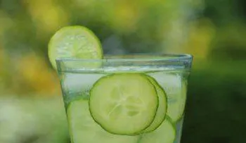 Consumir agua de pepino aporta grandes beneficios para tu salud