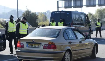 Hallan auto vinculado con ataques a Francia