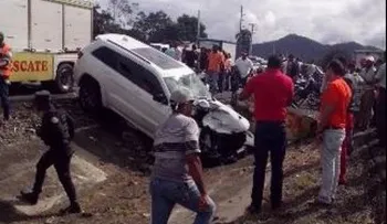 Yipeta impacta motor y mata a dos en la autopista Duarte
