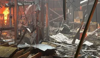 Al menos seis muertos y decenas de heridos en ataque ruso de doble impacto contra centro comercial en Ucrania