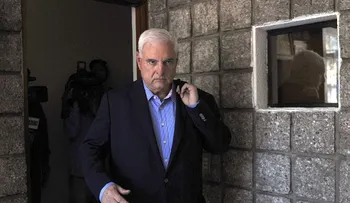 Justicia de Panamá declara en rebeldía al expresidente Ricardo Martinelli