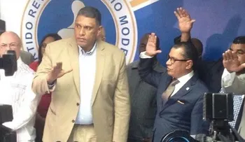 PRM juramenta a diputado del PRD Leivin Guerrero y dos dirigentes del PLD
