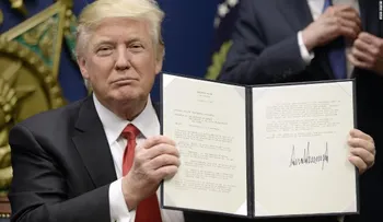 Trump alivia restricciones de viajes a los portadores de green card