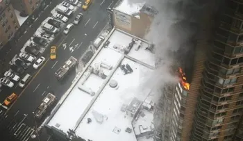 Incendio en rascacielos de NY; un muerto y un herido