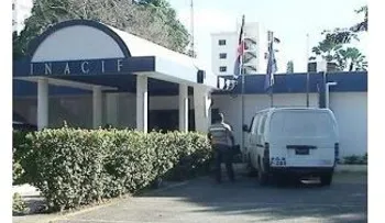 Hallan cadáver de hombre esposado en presa Tavera