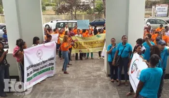 Protestan frente a Torre Empresarial en rechazo a modificación al Código Laboral
