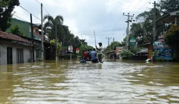 Mortales inundaciones en Sri Lanka: la batalla por rescatar a los sobrevivientes