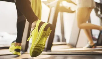 ¿Qué es mejor: correr en la calle o en máquina? 