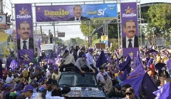 Presidente Medina realiza marcha caravana por El Seibo y La Romana