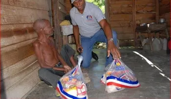 Plan Social entrega alimentos en comunidades pobres de San Juan