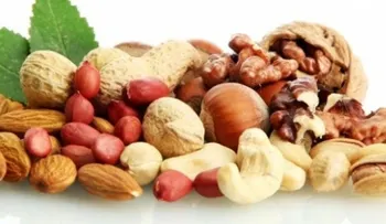 Alimentos para reforzar la memoria: verdura fresca, pescado azul, frutos secos y fruta