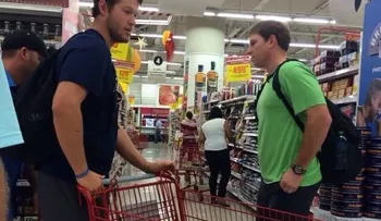 Clayton Kershaw y A.J. Ellis en RD; estaban de compras en centro comercial
