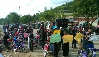 Marchan en contra alcalde Jossan Capell; lo acusan de malversar más de 30 millones de pesos
