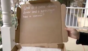 El chiste en la caja de pizza que causó un despido y abrió una polémica en EEUU