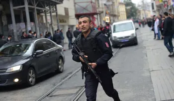 Atentado suicida en el corazón comercial de Estambul; hay varios muertos