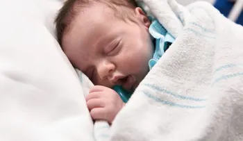 Conoce a la bebé que nació dos veces
