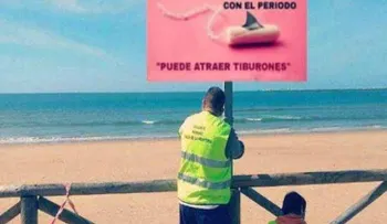 Prohiben bañarse con el periodo para no atraer los tiburones.  Medida anti-tiburones