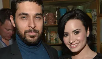 Wilmer Valderrama publica una foto de él y Demi Lovato en la cama