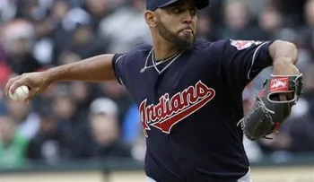 Criollo Danny Salazar domina en triunfo de Indios sobre Medias Blancas