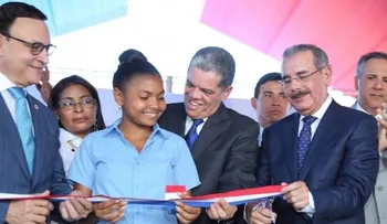 Danilo Medina inaugura 15 escuelas en 6 provincias del Cibao